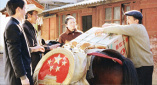 美女露全身